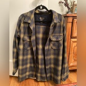 Men’s L Wool Pendleton Long Sleeved Button Up Shirt